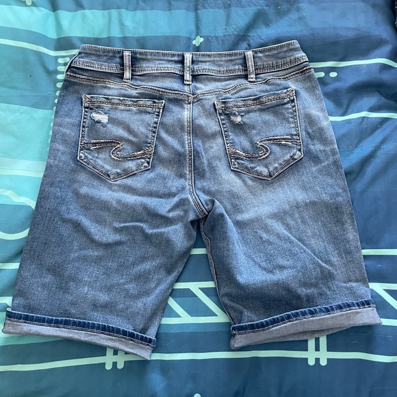 Ladies Silver Jeans Suki Bermuda Short Size 30 - Picture 2 of 3